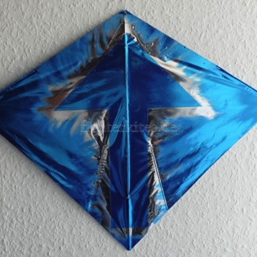Segel: geätzt
Segelmaterial: Mylar
Bogenstab: Carbon 1,3 mm
Mittelstab: Bambus laminiert
Gesamtgewicht: 8,6 g Segel: geätzt
Segelmaterial: Mylar
Bogenstab: Carbon 1,3 mm
Mittelstab: Bambus laminiert
Gesamtgewicht: 8,6 g